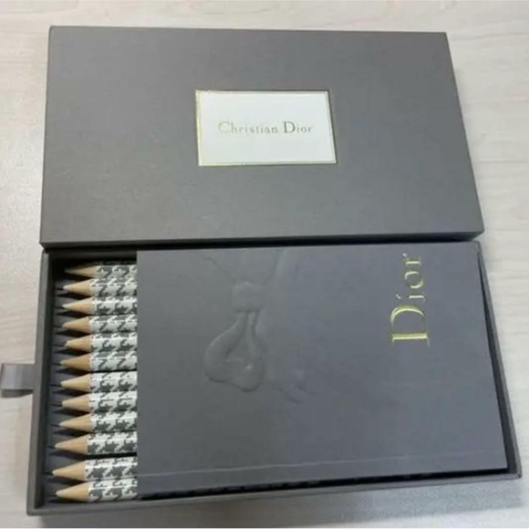 CHRISTIAN DIOR 🩶LIMITED EDITION🩶 SKETCH BOOK AND HOUNDSTOOTH PENCIL SET. NWOT